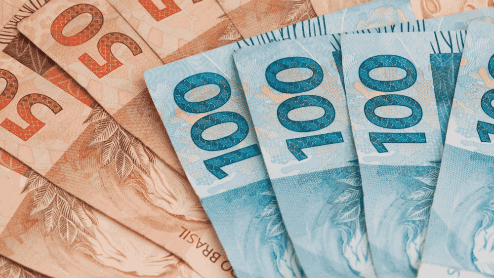 foto de notas de 50 reais e 100 reais